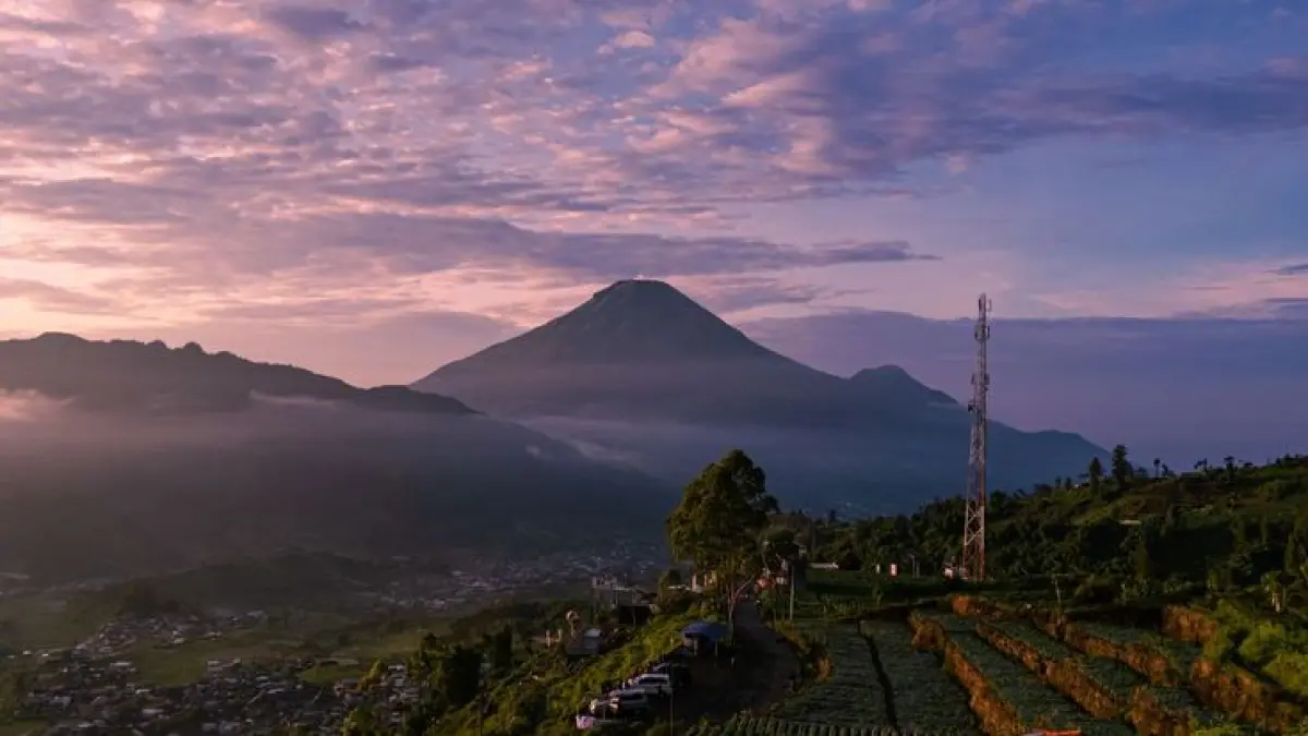 Wisata Dieng satu hari dari Jogja kini makin populer, mulai sunrise Pintu Langit hingga relaksasi di Banyu Alam. (Pinterest.com)