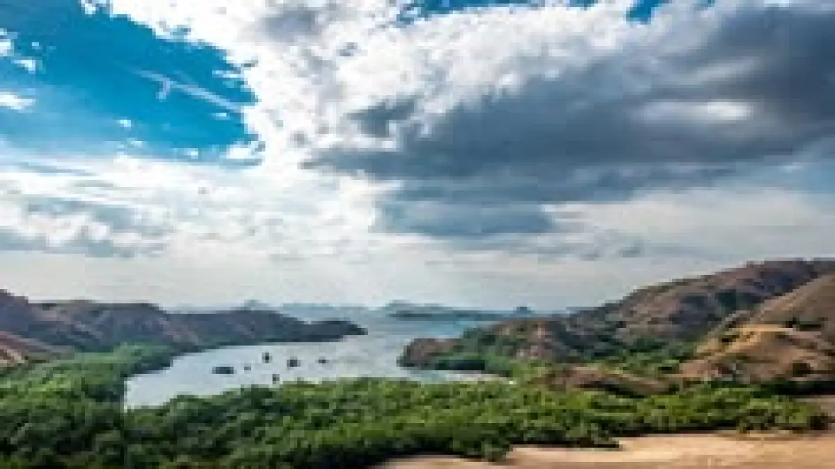 Wisata Labuan Bajo makin viral dengan Pulau Padar, Pink Beach, hingga snorkeling di Manta Point dan Pulau Kanawa. (Pinterest.com)