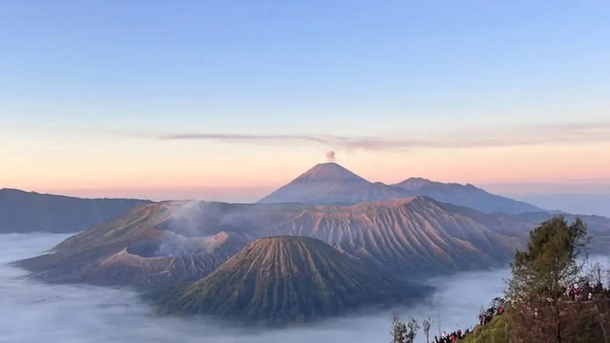 15 tempat wisata Jawa Timur paling favorit 2026, dari Gunung Bromo, Pantai Pulau Merah hingga Gili Iang yang mendunia. (Pinterest.com)