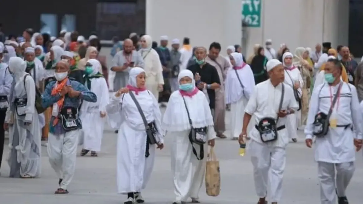 Haru! Jemaah haji Indonesia tiba di Makkah setelah 13 tahun menanti. Simak kisah inspiratif dan jadwal umrah wajib mereka di Kota Suci di sini.(Pinterest)