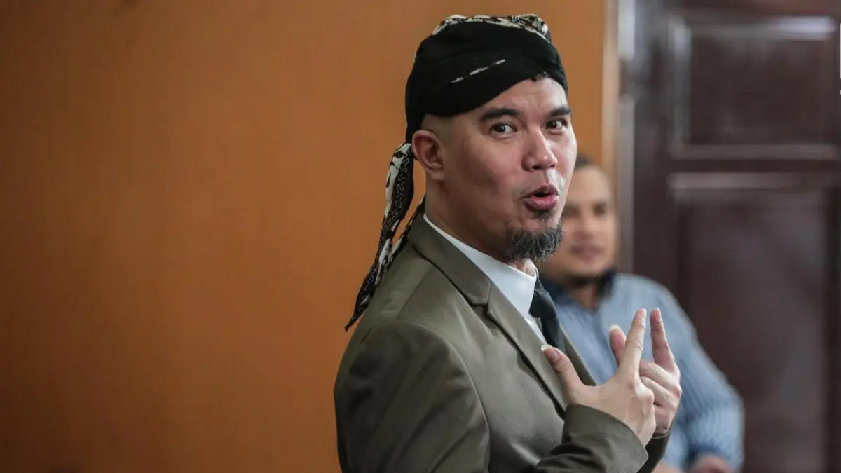 Instagram Ahmad Dhani diretas hacker Sulawesi! Fans rugi puluhan juta akibat penipuan emas. Simak pengakuan Dhani soal motif pesanan musuh di sini!(Pinterest)