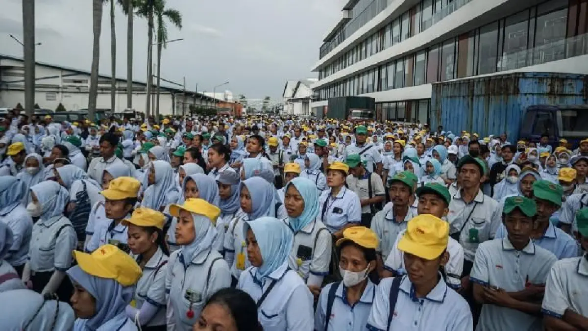 Terungkap! Cara Prabowo redam gejolak buruh jelang May Day. Tarik Jumhur Hidayat jadi menteri demi amankan stabilitas. Klik untuk kronologi lengkapnya!(Pinterest)
