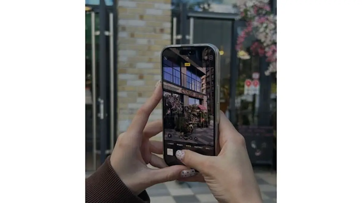 Tips video cinematic pakai HP tanpa kamera mahal, mulai setting kamera, filter ND, hingga teknik vlog estetik ala kreator profesional.(pinterest)