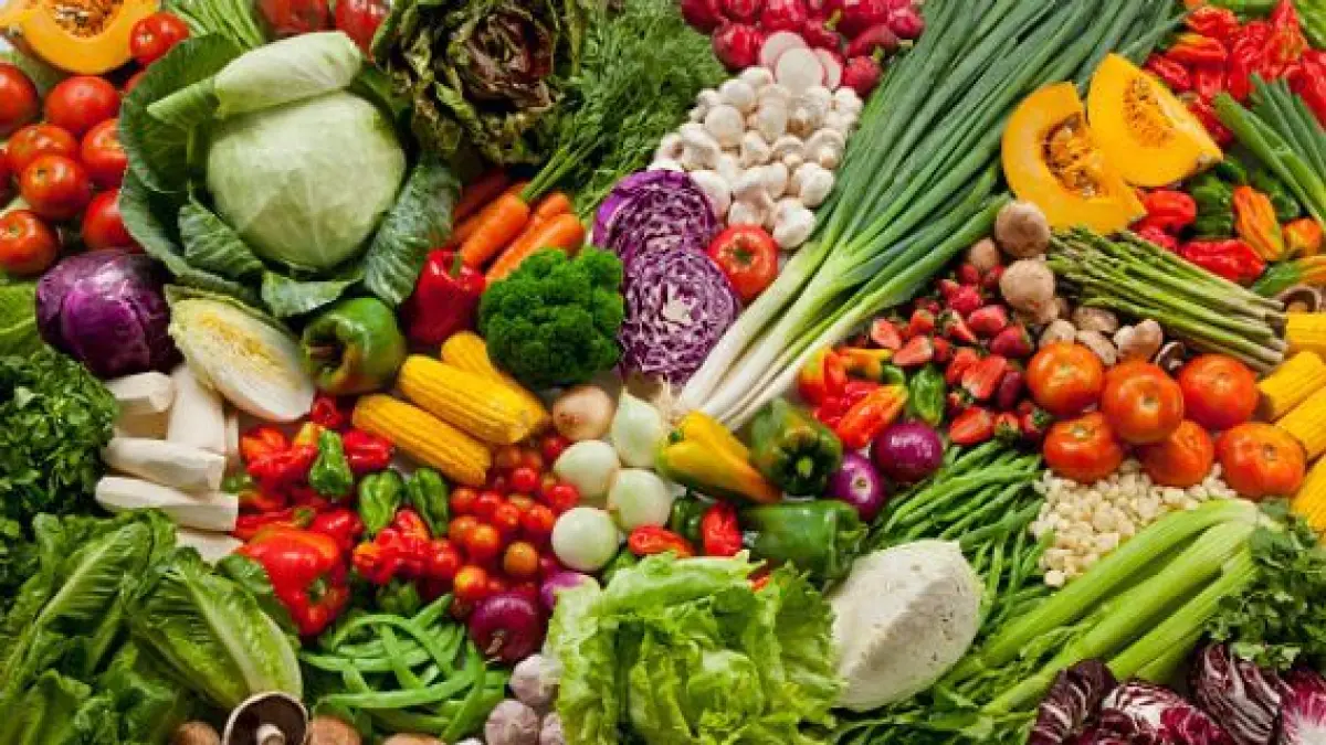 10 tanaman liar yang bisa dimakan di sawah & kebun ternyata superfood kaya gizi, mudah ditemukan dan bermanfaat untuk kesehatan.