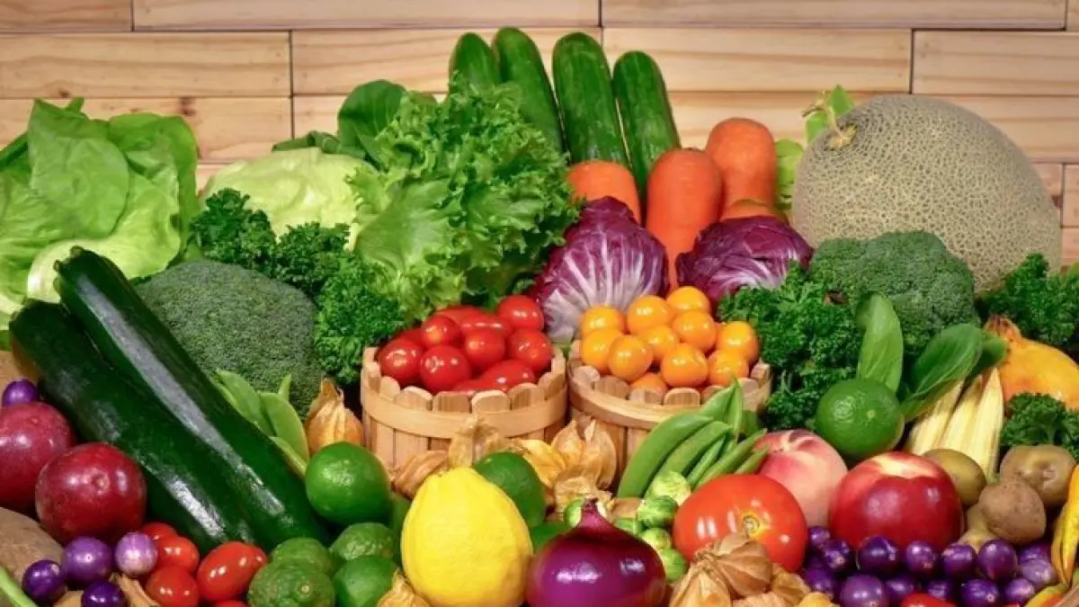 10 tanaman liar yang bisa dimakan di sawah ternyata bergizi tinggi dan jadi superfood alami tersembunyi di sekitar kita.