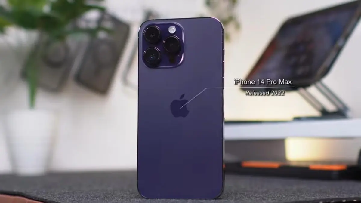 iPhone 14 Pro Max masih worth it di 2026. Harga second turun 50 persen, tapi performa, kamera, dan layarnya masih flagship.(screenshot youtube)
