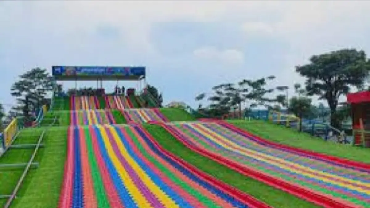 Wisata Bekasi terbaru 2024 viral dengan waterpark, Kampung Kita, dan spot Instagramable murah meriah untuk keluarga.