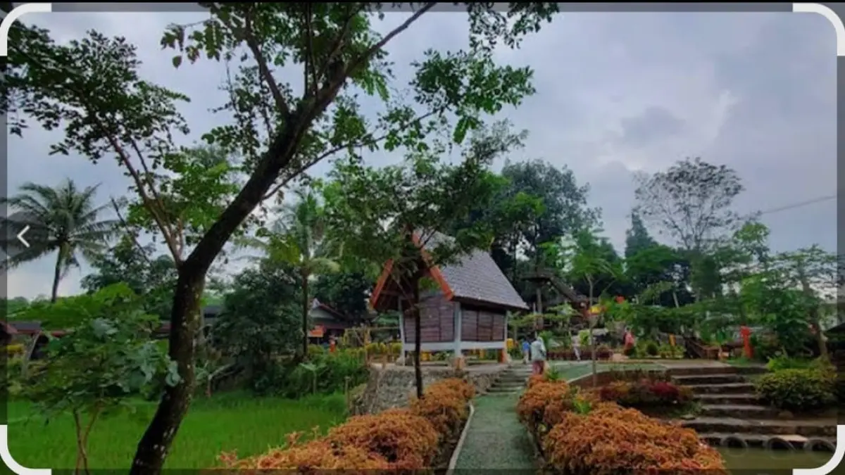 
Wisata Kampung Kita Bekasi Viral, Tiket Cuma Rp10 Ribu Bisa Nikmati Nuansa Bali, Sawah Estetik hingga Waterpark Lengkap