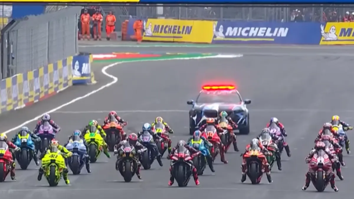 Jorge Martin menangi MotoGP Prancis 2026 dramatis setelah Bagnaia crash, Aprilia sapu bersih podium bersejarah. (MotoGP)
