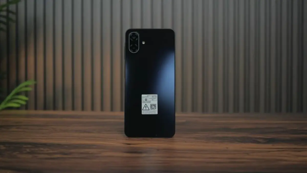 Kelebihan dan kekurangan Samsung Galaxy A07 5G terungkap, mulai dari baterai 6000 mAh hingga minus tanpa NFC.(screenshot youtube)