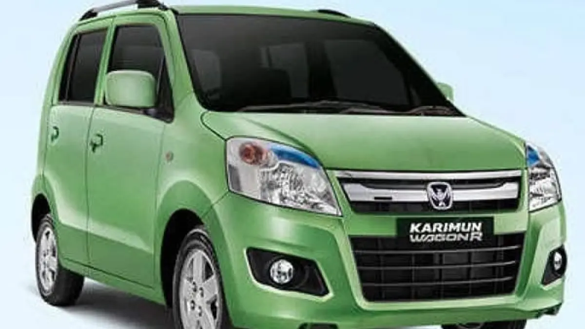 Mobil bekas tahun muda di bawah Rp100 juta makin diburu karena fitur lengkap, kabin lega, dan konsumsi BBM yang irit.(Gemini AI)
