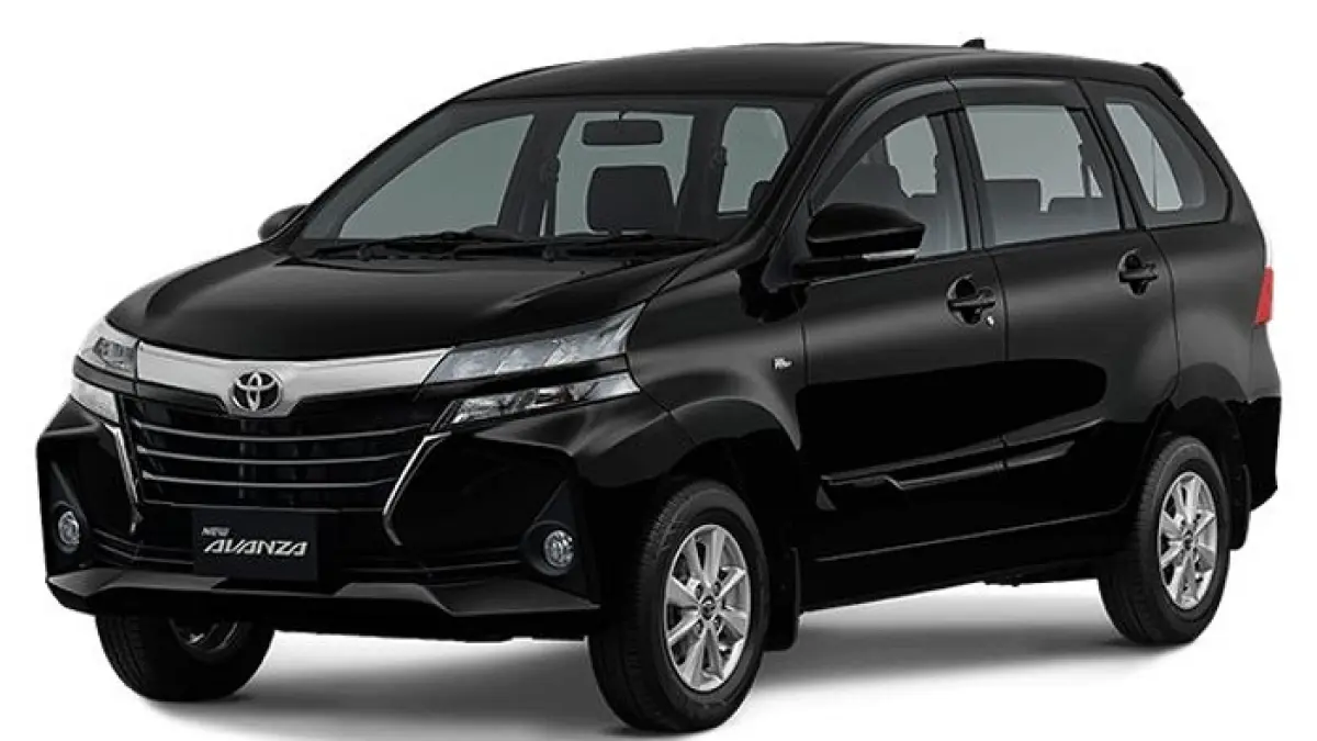 Mobil keluarga bekas seperti Xpander Cross, Voxy, dan Innova Zenix Hybrid makin diburu jelang mudik Lebaran.(Gemini AI)