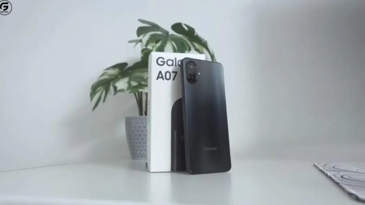 Samsung Galaxy A07 5G hadir dengan layar 120 Hz, baterai 6000 mAh, dan update Android 6 tahun. Worth it di harga Rp2 jutaan?(screenshot youtube)