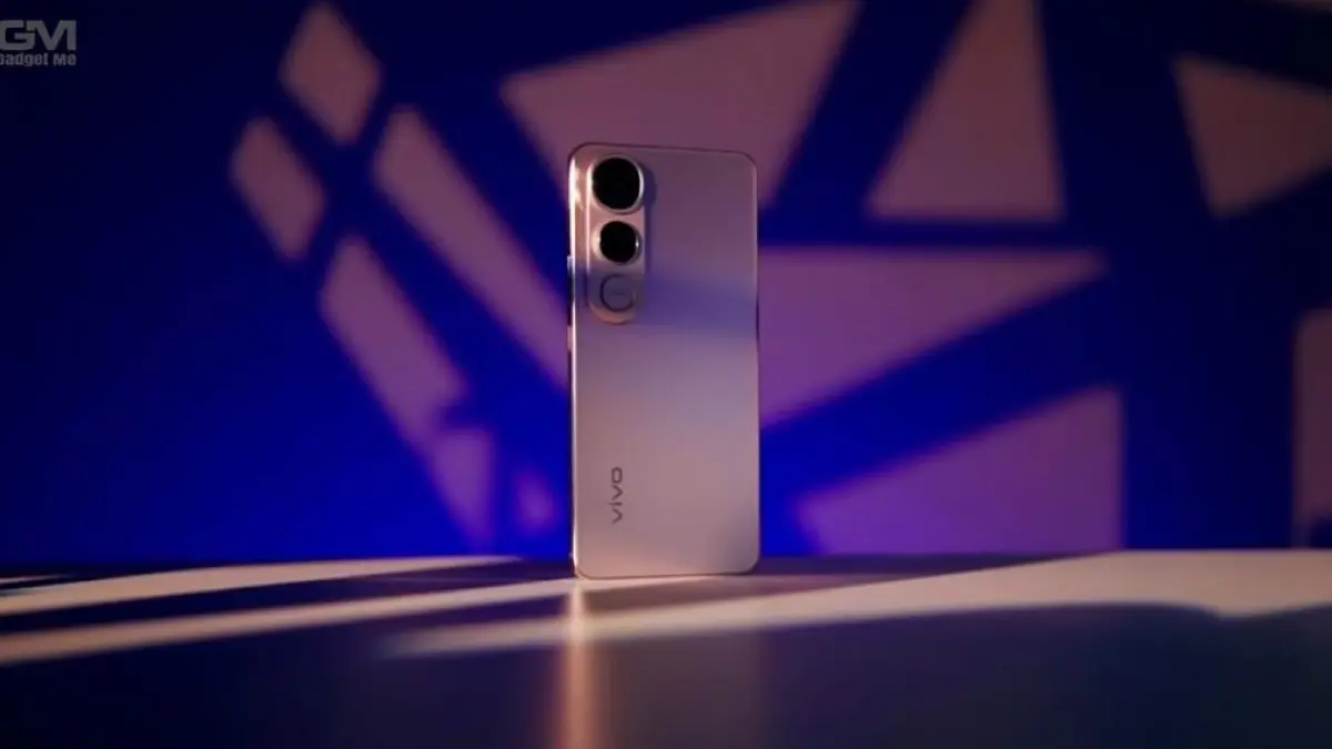 Vivo V50 Lite 4G hadir dengan baterai 6500 mAh, layar AMOLED 120 Hz, dan fast charging 90 watt di harga Rp3 jutaan.(screenshot youtube)