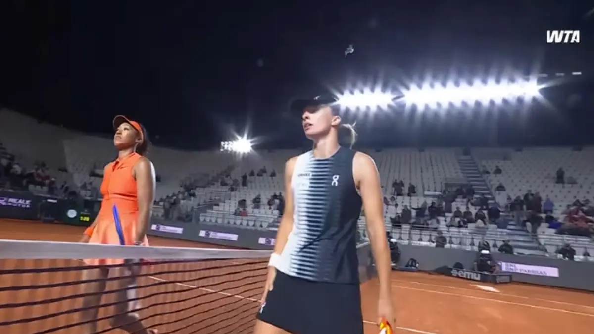 Iga Swiatek tampil dominan, Naomi Osaka gagal membendung agresivitas sang ratu lapangan tanah liat Roma malam ini. (YT. WTA)