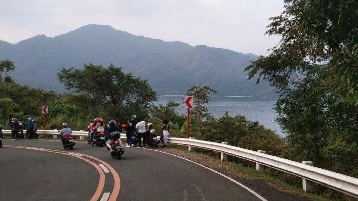 JLS Tulungagung Trenggalek dibuka, suguhkan view laut, tebing eksotis, dan jalur favorit biker berburu sunrise.(pinterest)