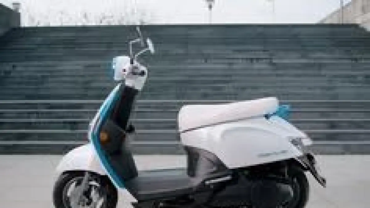 Motor listrik Kymco Ayonex hadir dengan desain klasik futuristik, swap baterai, dan jarak tempuh hingga 200 km.