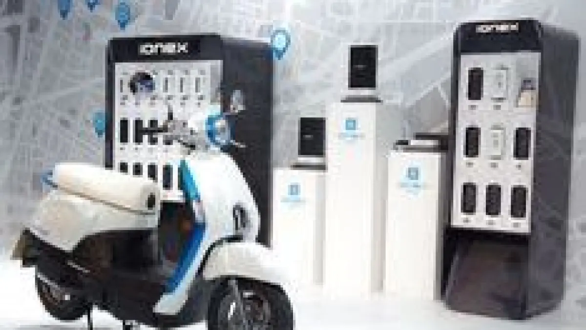 Motor listrik Kymco Ionex hadir di PEVS 2023 dengan fitur swap baterai, desain futuristis, dan jarak tempuh hingga 90 km.