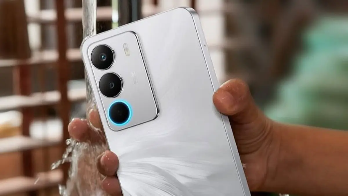 Realme C71 hadir dengan baterai jumbo, bodi standar militer, dan fitur pengeluar air dari speaker. Cek spesifikasi lengkap Realme C71 di sini!(Screenshot Instagram)