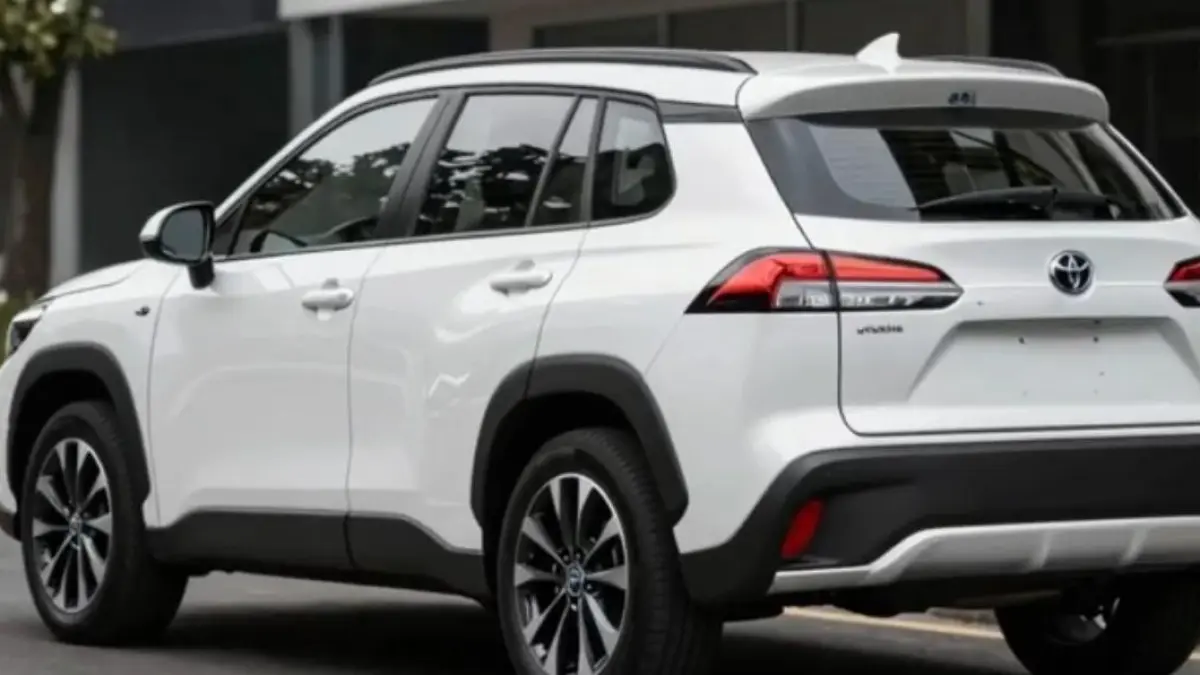 Toyota Corolla Cross 2026 hadir dengan desain premium, mesin hybrid irit BBM, dan fitur Toyota Safety Sense lengkap.(screenshot youtube)