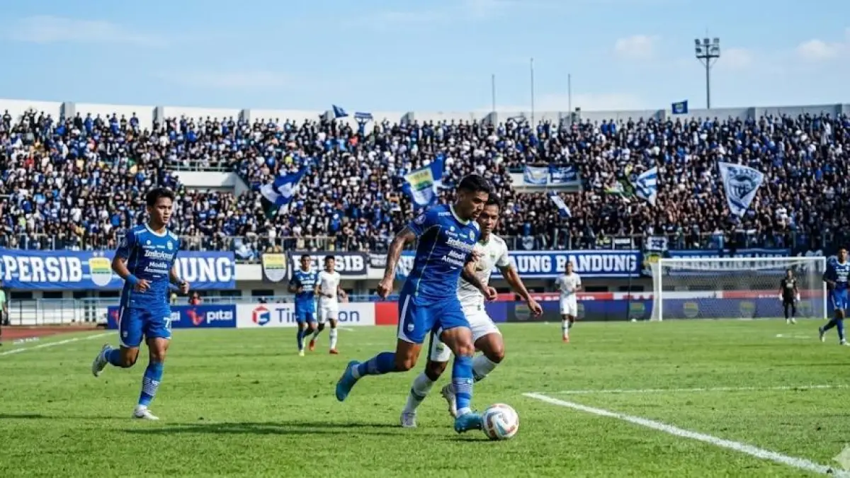 Daftar skuad Persib Bandung 2026/2027 diisi Thom Haye, Saddil Ramdani hingga Aymen Hussein untuk BRI Super League.
( Gemini AI )