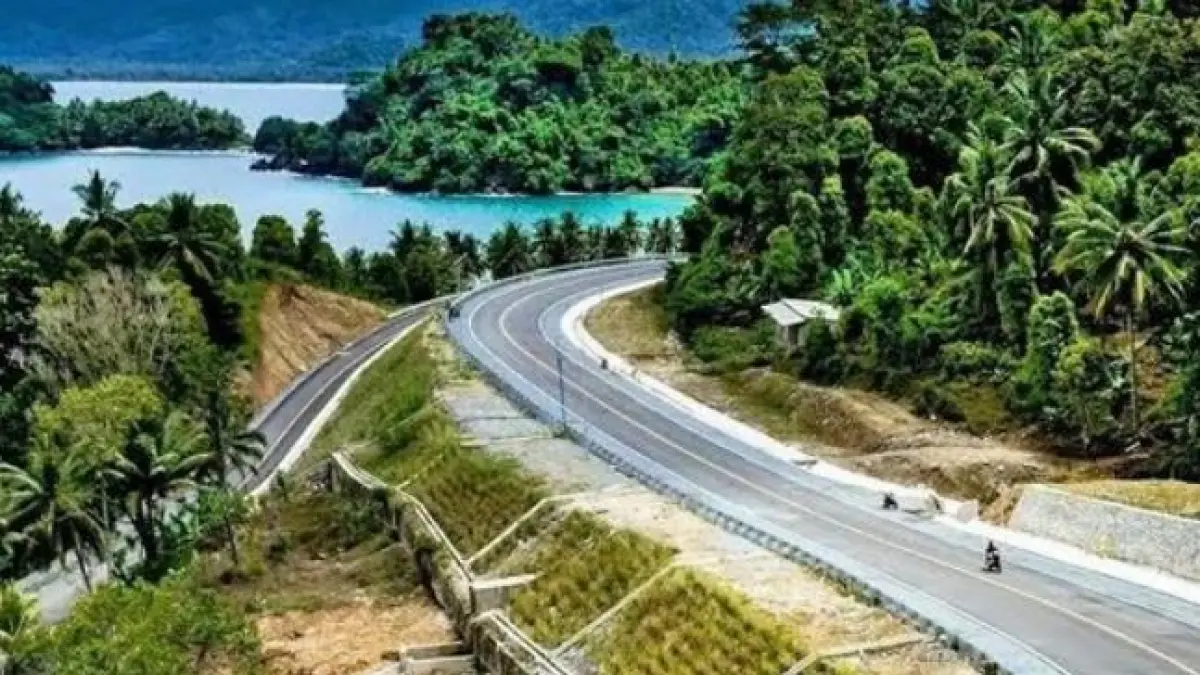 JLS Pantai Sine Tulungagung jadi sorotan. Jalur menuju Brumbun disebut indah, sejuk, dan cocok untuk wisata healing. (Google)
