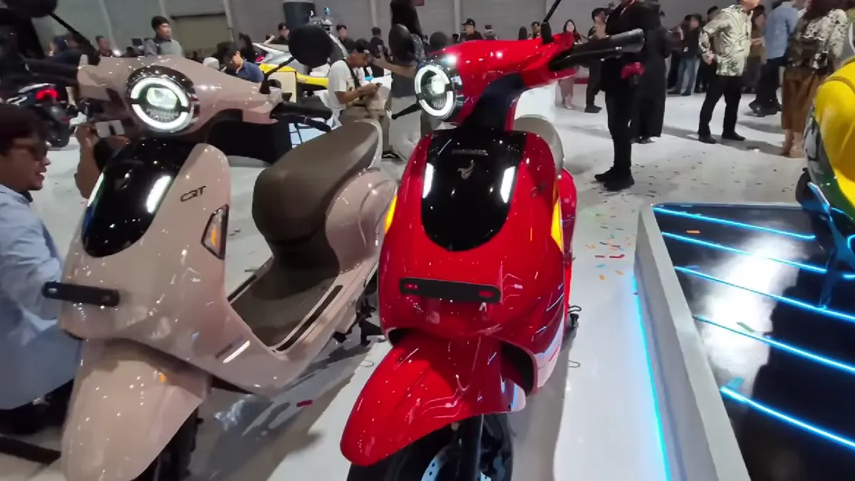 Motor listrik Indomobil QT dan QT Pro hadir dengan desain retro modern, fitur NFC, dan harga mulai Rp15 jutaan.
(screenshot youtube)