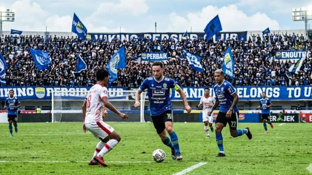 PSSI soroti keributan Beckham Putra vs Rizky Ridho. Jakmania juga desak Prapanca dan Bambang Pamungkas mundur.
( Gemini AI )