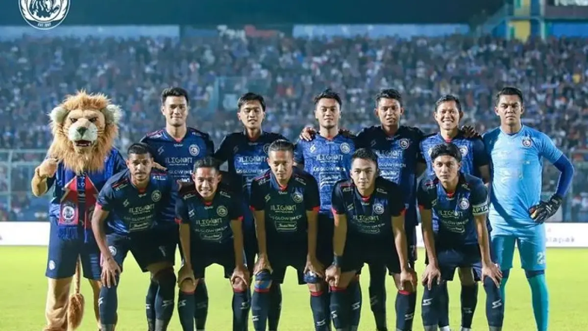 Arema FC bursa transfer 2026 cari bek baru pengganti Luis Gustavo usai kekalahan dari Dewa United di Liga 1!(Gemini AI)