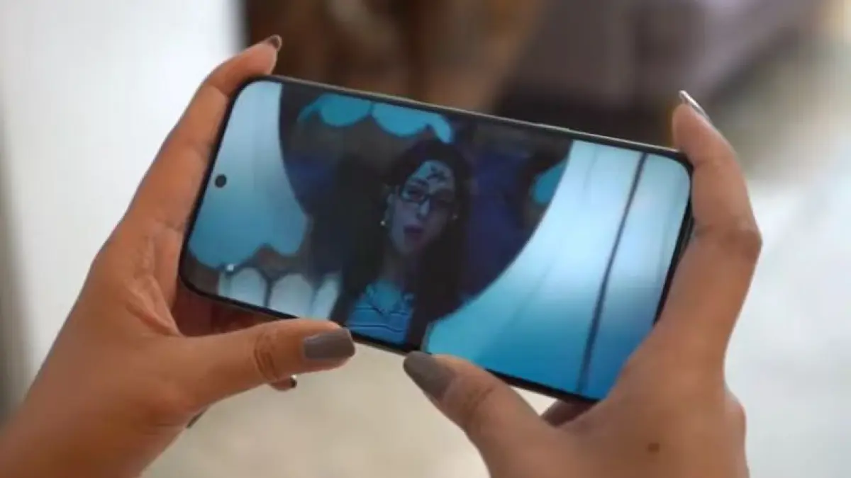 Cek daftar HP baterai besar 1 jutaan 2026! Ada spek dewa baterai 7000 mAh, layar 120 Hz, dan fast charging ngebut. Anti lowbat, klik di sini!(Screenshot Youtube)