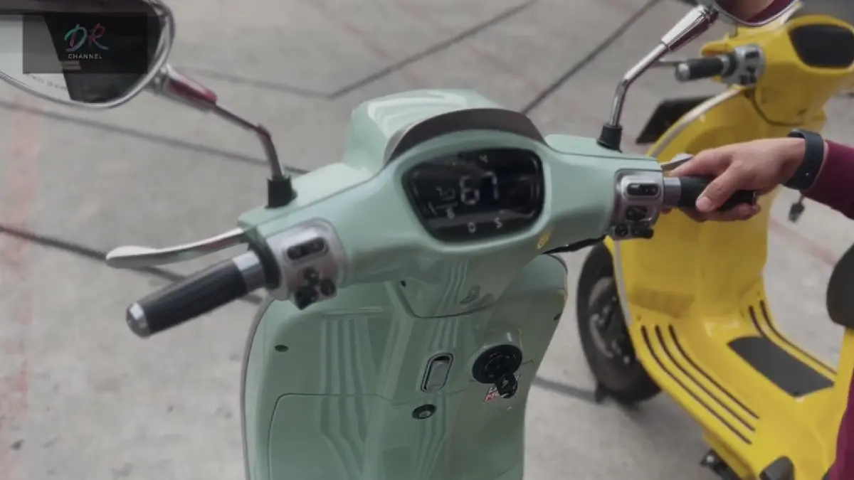 Motor listrik Smooth Zuzu mirip Vespa hadir dengan fitur modern, swap baterai 1.000 titik, dan harga Rp12 jutaan.
(screenshot youtube)
