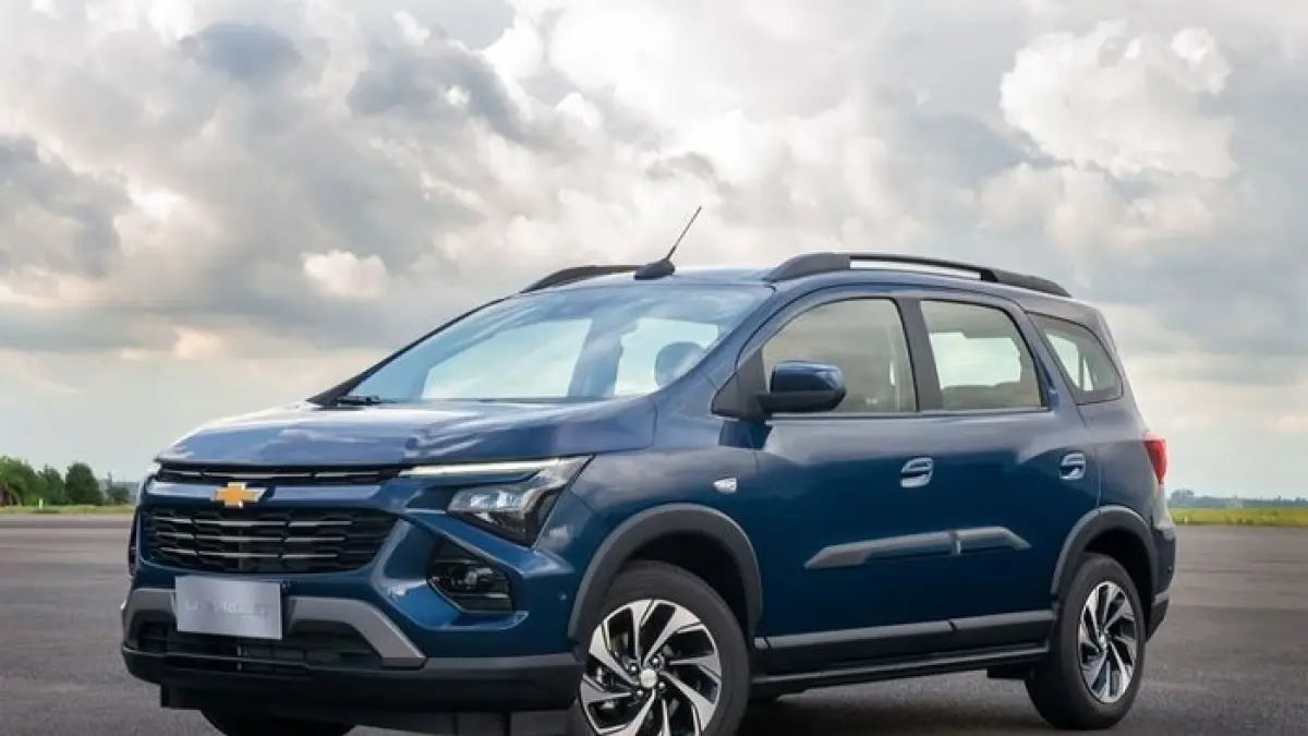Review Chevrolet Spin Diesel LT 2013 harga Rp75 juta, body original, mesin diesel halus dan interior masih rapi. (Pinterest)