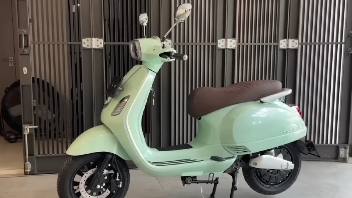 Review Smooth Zuzu, motor listrik tanpa cas dengan baterai swap gratis seumur hidup dan mampu melibas tanjakan.(screenshot youtube)
