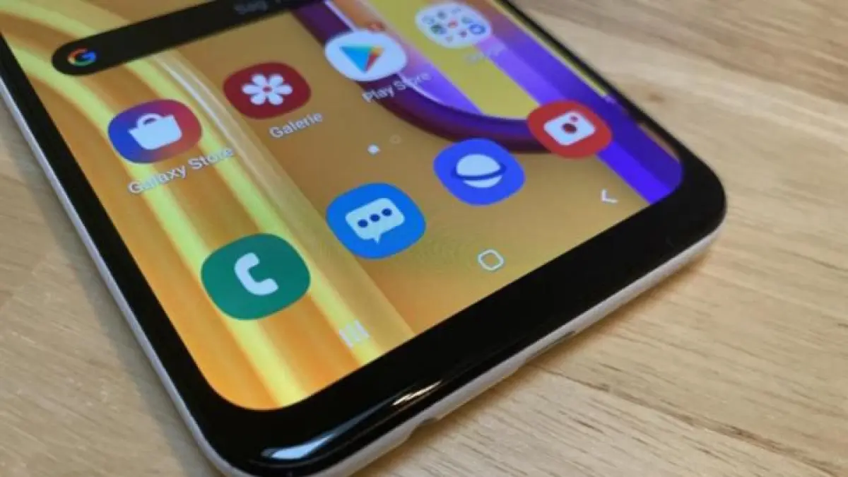 5 HP AMOLED murah 2026 hadir dengan layar jernih, performa stabil, dan harga terjangkau cocok untuk gaming dan harian.
