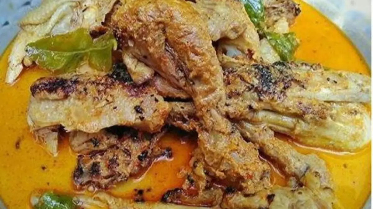 Ayam Lodho Khas Trenggalek Pak Yusuf jadi favorit hantaran Lebaran. Resep 1987, laris 150 ekor per hari saat Ramadan.(Pinterest)
