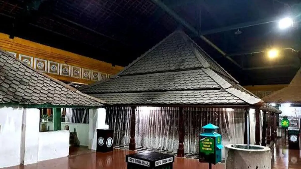 Kisah Sunan Giri, Wali Songo keturunan Blambangan yang dihanyutkan ke laut hingga jadi penyebar Islam di Jawa. (Pinterest) 