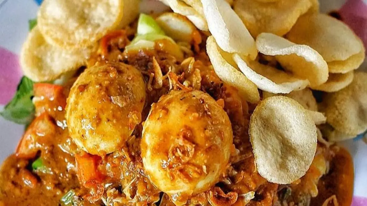 Kuliner Mak Kotreng Gandusari Trenggalek viral, sayur hangat Rp3 ribu dan sarapan tradisional yang selalu diburu warga.(Pinterest)