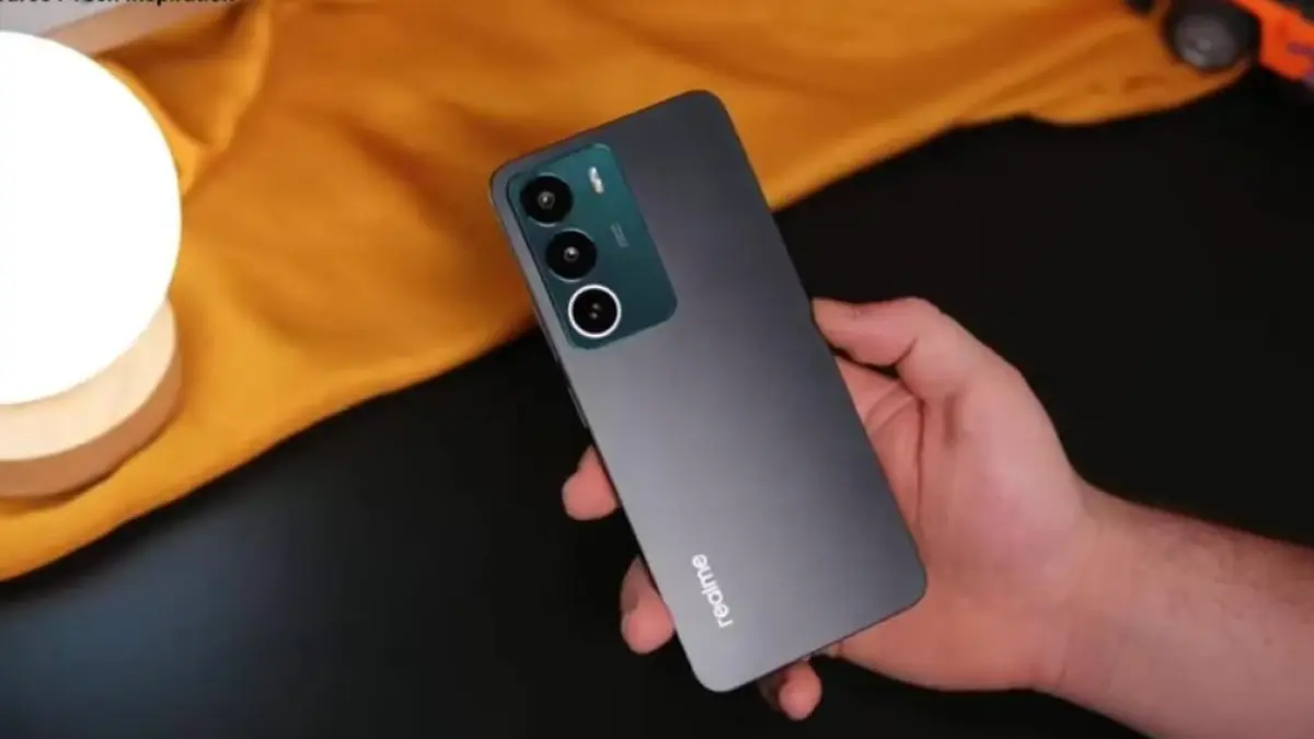 Realme C71 siap masuk Indonesia dengan baterai 6300 mAh, fast charging 45 watt, dan body military grade.(screenshot youtube)