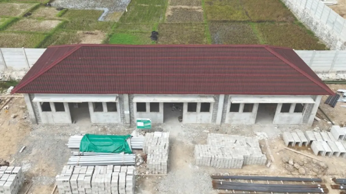 TERUS DIKEBUT: Progres pembangunan SR yang rencananya akan dikerjakan oleh 1.000 pekerja agar selesai sesuai target. 
(PROJECT MANAGER SR UNTUK RADAR TRENGGALEK)