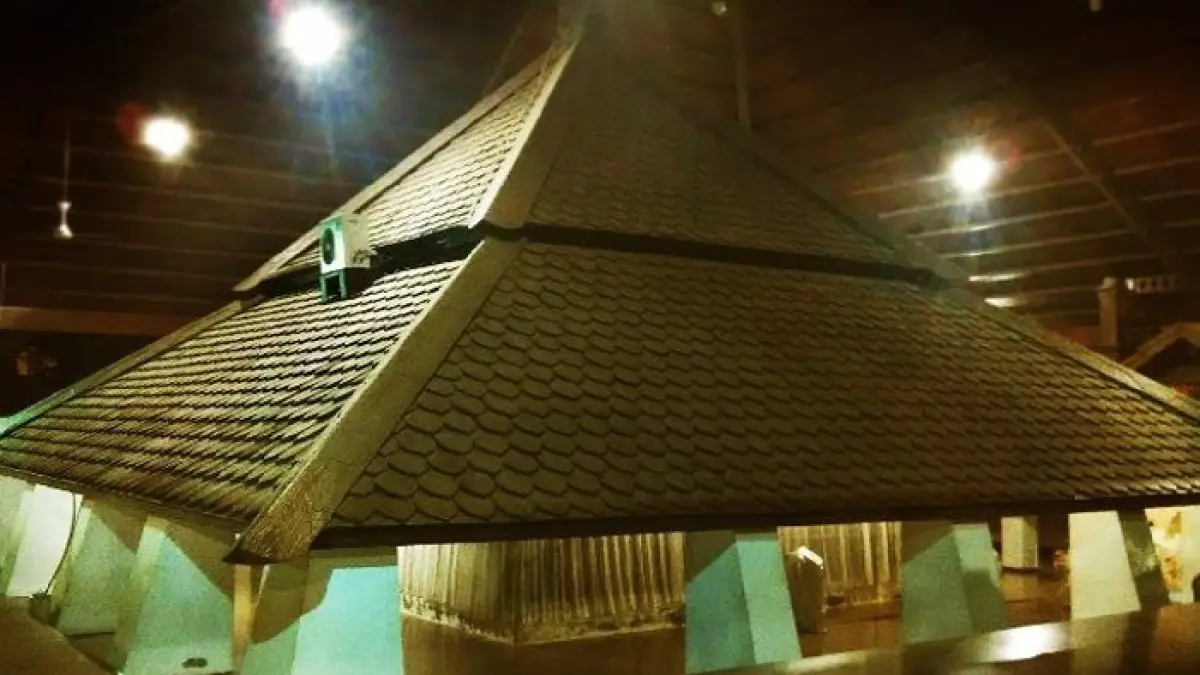 Wisata religi makam wali di Gresik ramai dikunjungi peziarah, mulai Sunan Giri hingga Maulana Malik Ibrahim. (Pinterest) 