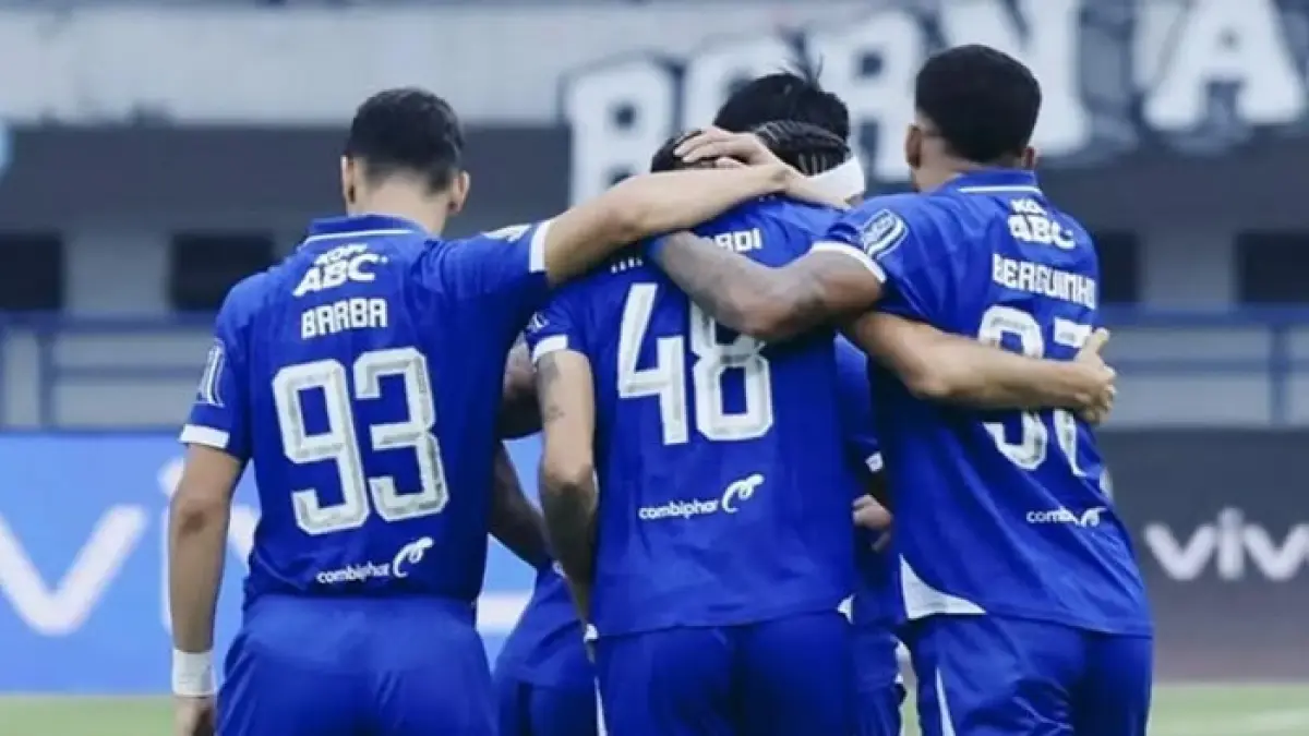 Jadwal sisa Persib Bandung menuju juara BRI Super League, duel lawan Persija Jakarta jadi laga paling krusial.(Pinterest)