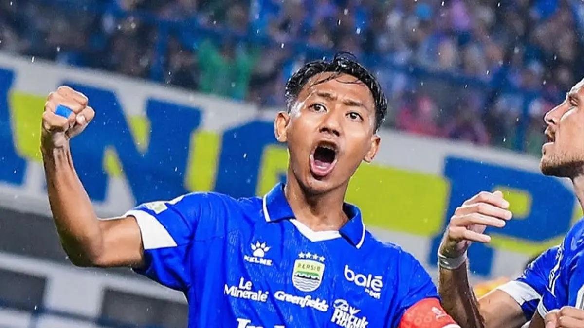 Persib Bandung memanas usai kalah dari Lion City Sailors, Bojan Hodak beri sinyal dua pemain bakal dicoret.(Pinterest)