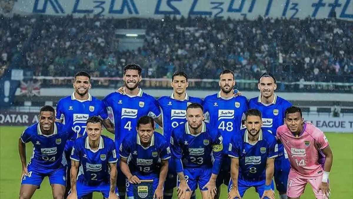 Persib Bandung menang dramatis 2-1 atas PSM Makassar lewat gol Julio Caesar di menit akhir title race panas Liga Indonesia.(Pinterest)