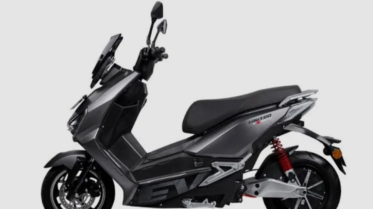 Harga motor listrik Desember 2025 di Transmart Cibubur mulai Rp5 jutaan. United dan Exotic hadir dengan subsidi pemerintah Rp7 juta.