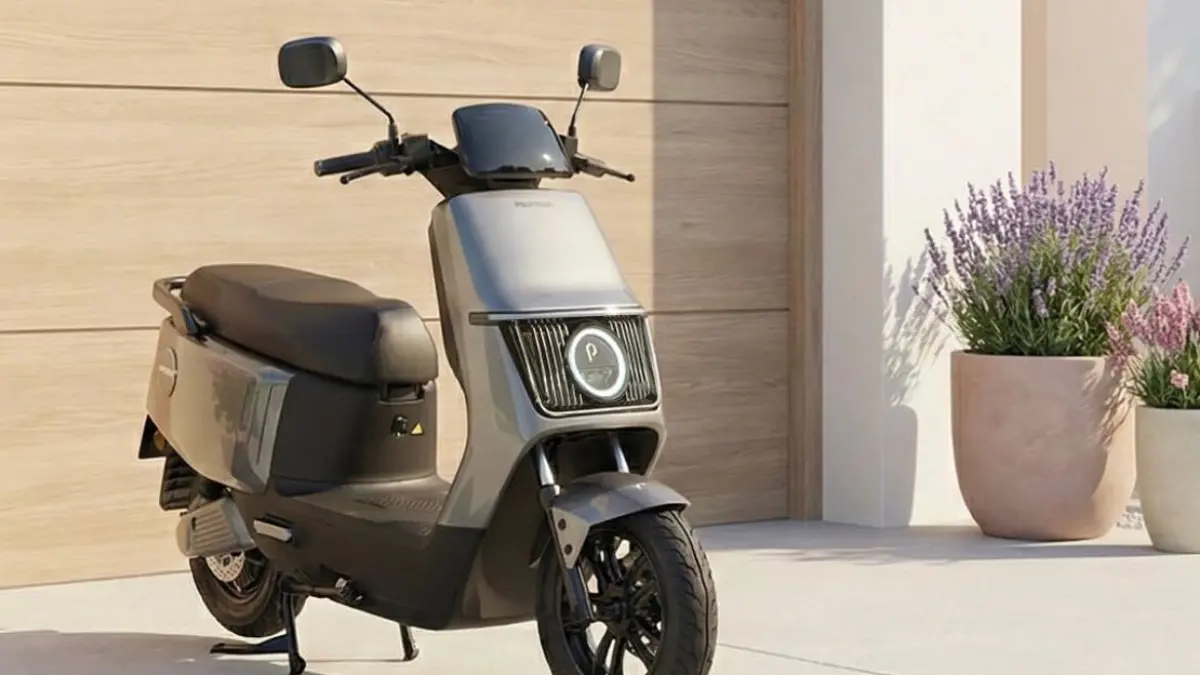 Polytron Fox 200 hadir dengan fitur anti salah sein, cruise control, dan harga mulai Rp11,5 juta, cocok untuk motor listrik harian.