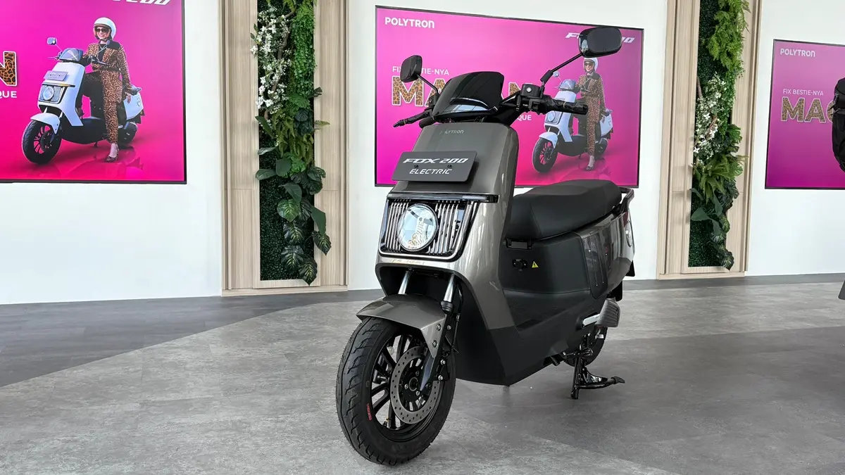 Review Polytron Fox 200, motor listrik bergaya compact dengan fitur modern, tapi jarak tempuh dan desainnya dinilai nanggung (Pinterest).