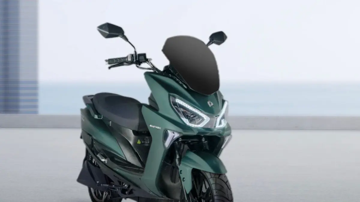 Review Polytron Fox R ungkap top speed 97 km/jam, biaya operasional murah, tapi ada kekurangan pada respons gas dan posisi duduk.