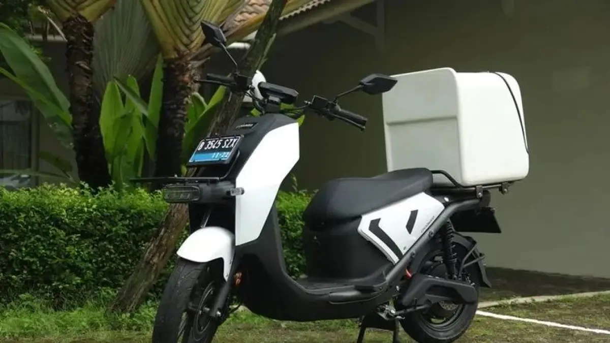 S Moto X9 hadir sebagai motor listrik kurir dengan torsi 125 Nm, empat shockbreaker, dan jarak tempuh hingga 120 km (Pinterest).