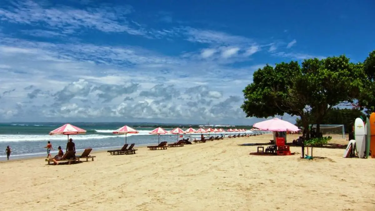 10 destinasi wisata di Bali yang wajib dikunjungi, mulai Pantai Kuta, Tanah Lot, GWK hingga Nusa Penida dengan panorama memukau (Pinterest).