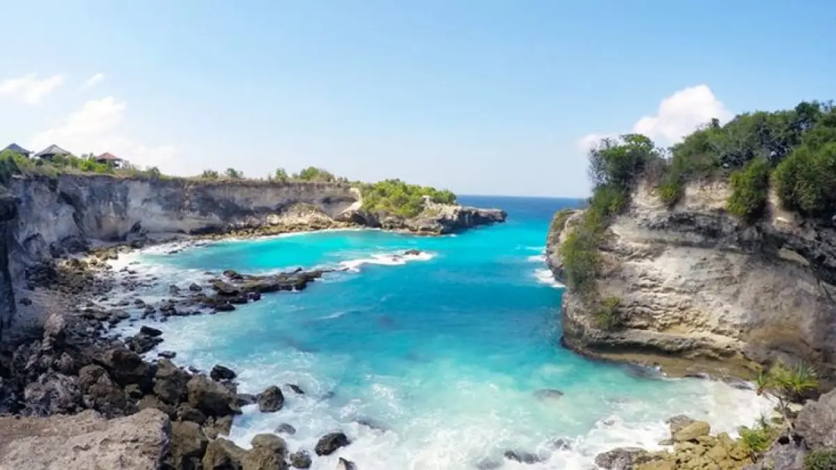 Itinerary Bali 5 hari 4 malam lengkap hotel, beach club, cafe hits, wisata viral hingga budget liburan terbaru 2026 (Pinterest).